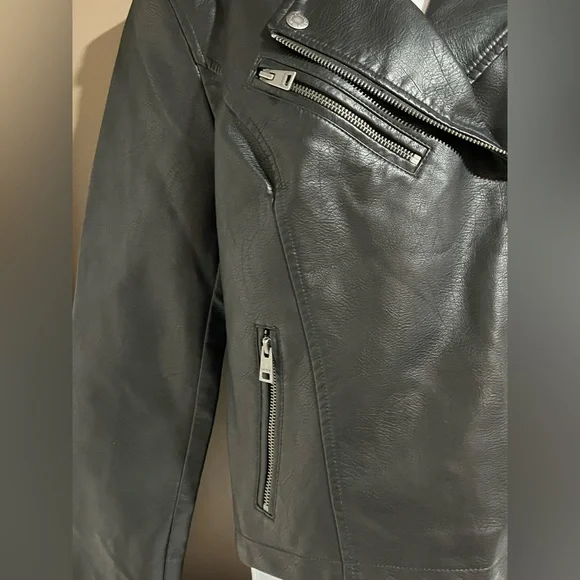 NWT Women's Black faux Leather Jacket - Picture 4 of 11